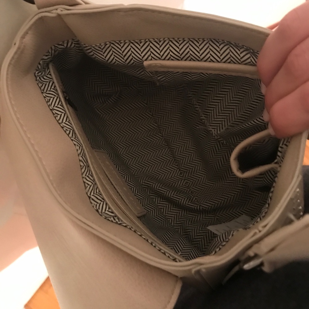 Steve Madden crossbody bag! - Picture 2 of 3